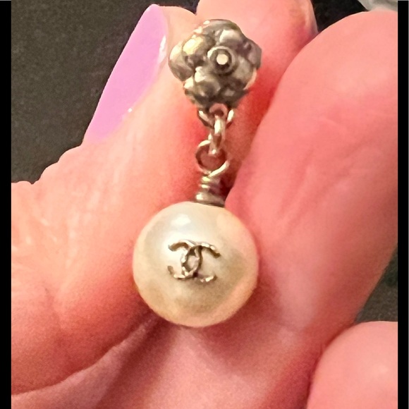 Chanel Pearl Dangle Cc Camellia Pierced Earrings - Picture 6 of 14